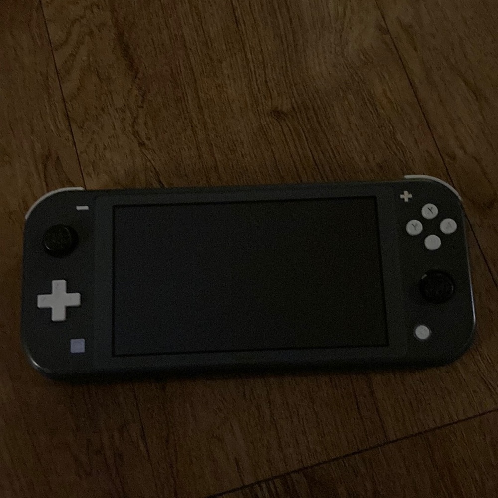 A black Nintendo Cameras broken but you can fix it.